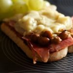 An autumnal recipe: Toast with ham and foie boletus